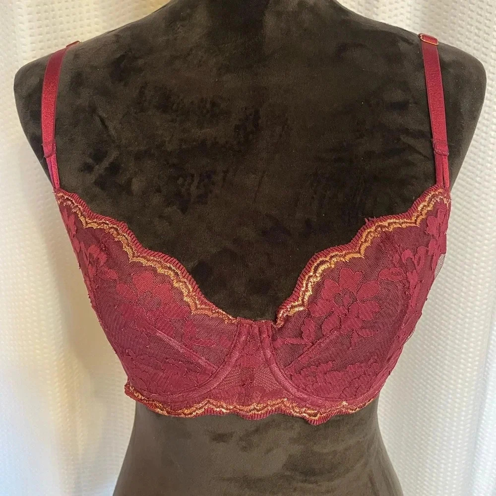 Victoria’s Secret Dream Angels Burgandy lace push-up w/o padding bra size 32DDD